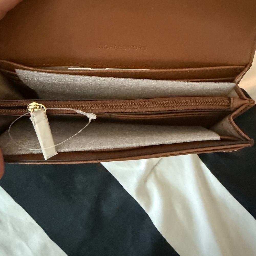Michael Kors Cream and Brown Signature Continental Wallet with Gold MK Emblem - Picture 2 of 4